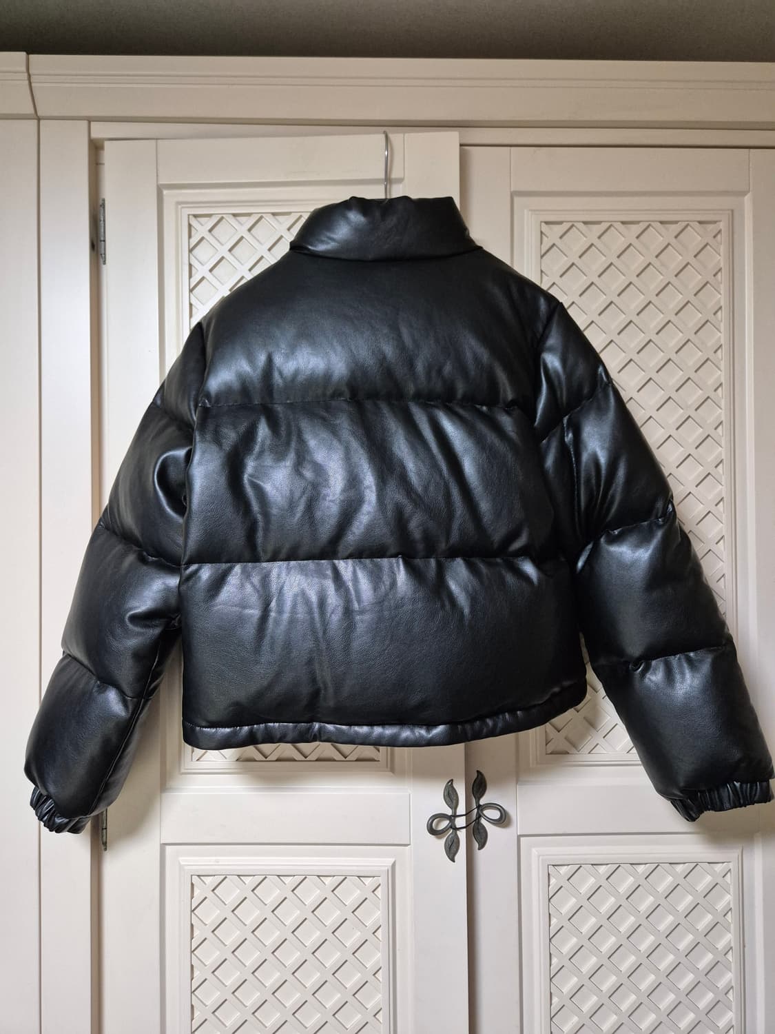 Lee 블랙 레더 크롭 다운 패딩 (WS) 상품이미지2