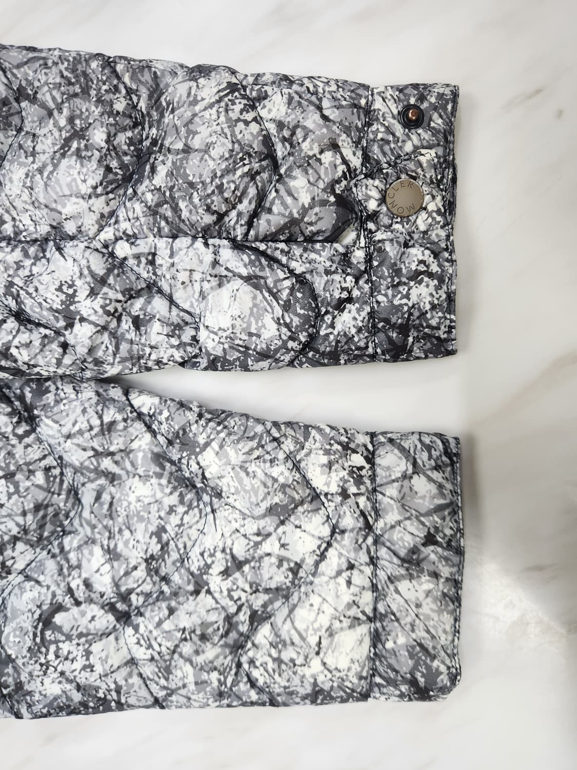 [파격가] 몽클레어 남성 여성공용 경량 패딩 1 사이즈 (실측 참고) 상품이미지6