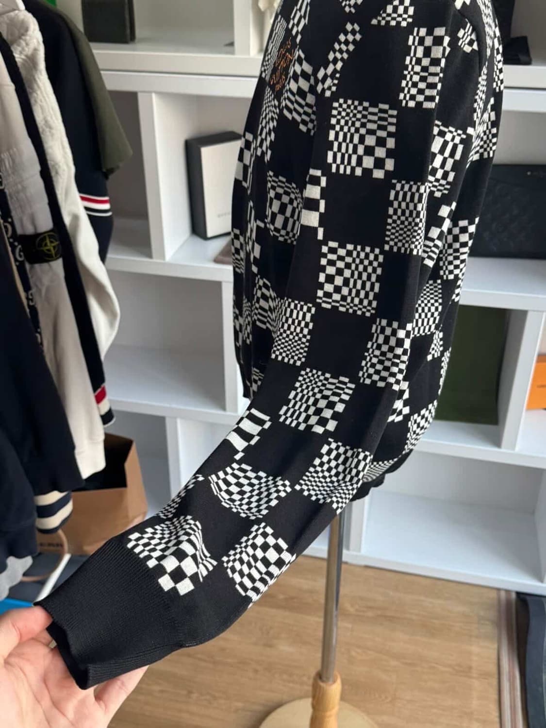 루이비통 다미에 크루넥 체크 니트 상품이미지3