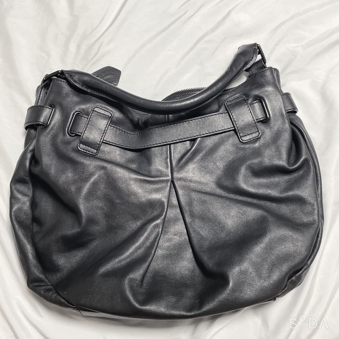 버버리 블랙 레더 호보백 상품이미지4