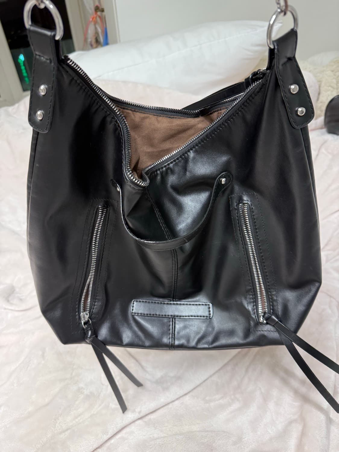 벨벳하우스 블랙 레더 숄더백 상품이미지3