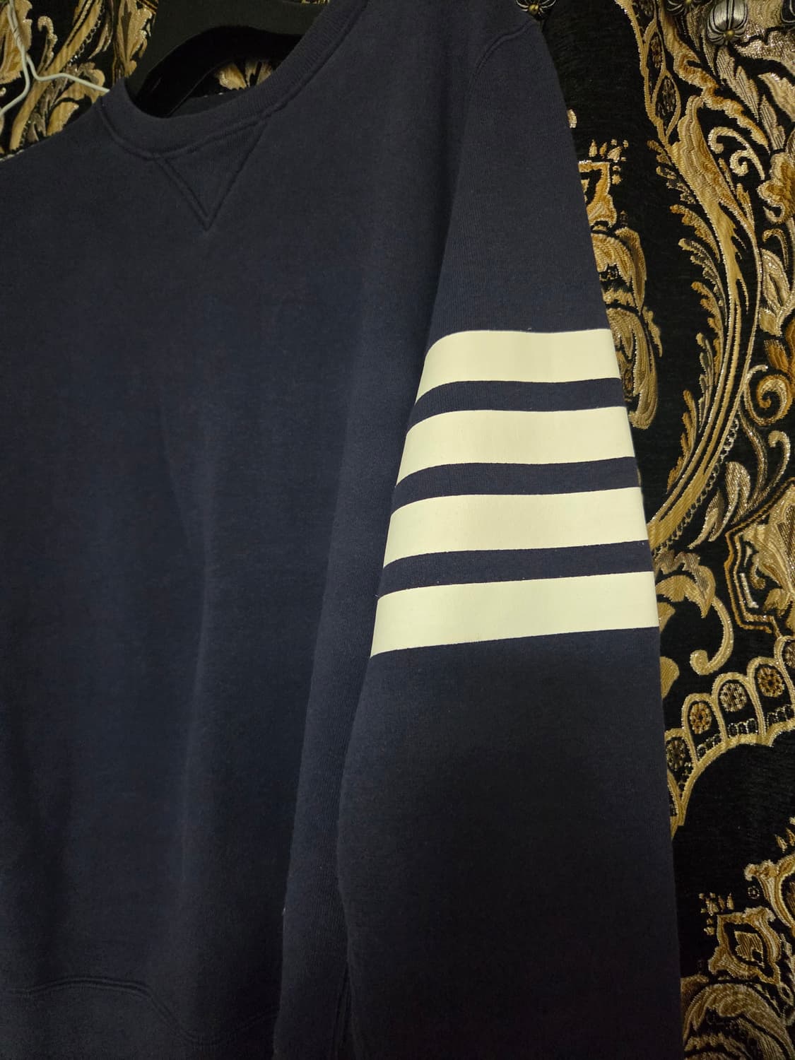 [정품] 톰브라운 사선 완장 맨투맨 네이비 S 상품이미지2