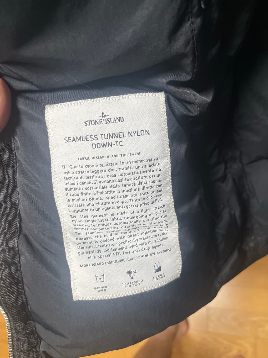 스톤아일랜드 심리스 패딩 23FW M사이즈 상품이미지4