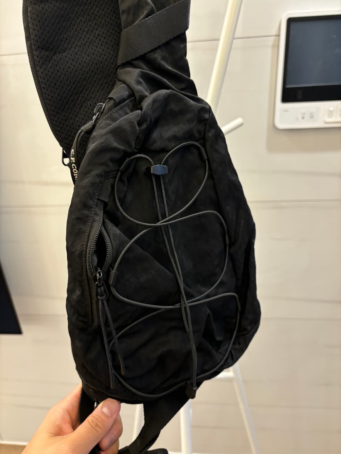 cp company 씨지컴퍼니나일론 B 크로스바디 렌즈 크로스백 - 블랙 상품이미지5