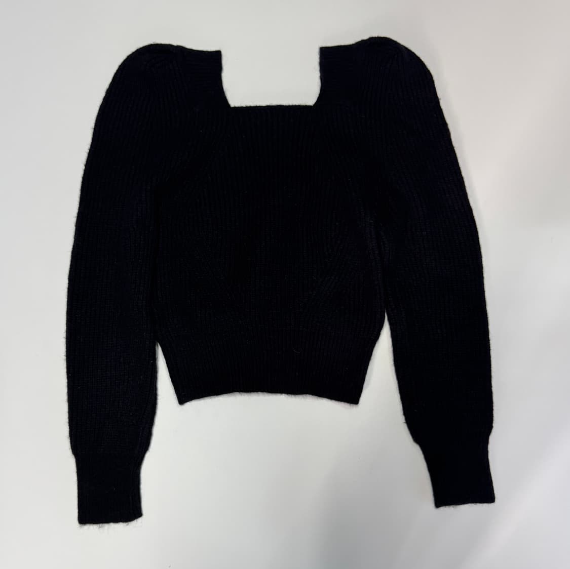 여성 에고이스트 21년도 벌룬 어깨 크롭 니트 블랙 상품이미지2