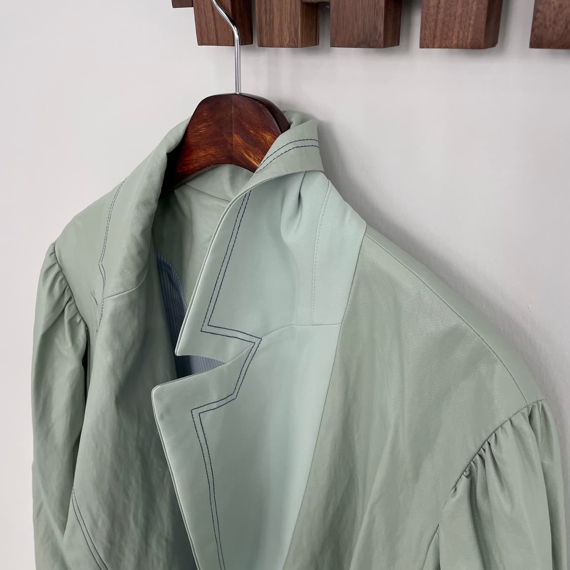 The ilma 더일마 레더 코트 상품이미지4