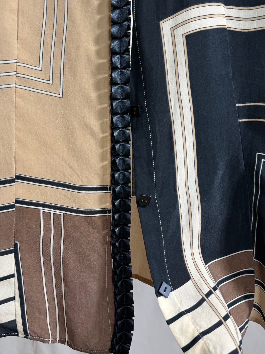 Pride 시스루 벨벳 블라우스 상품이미지7