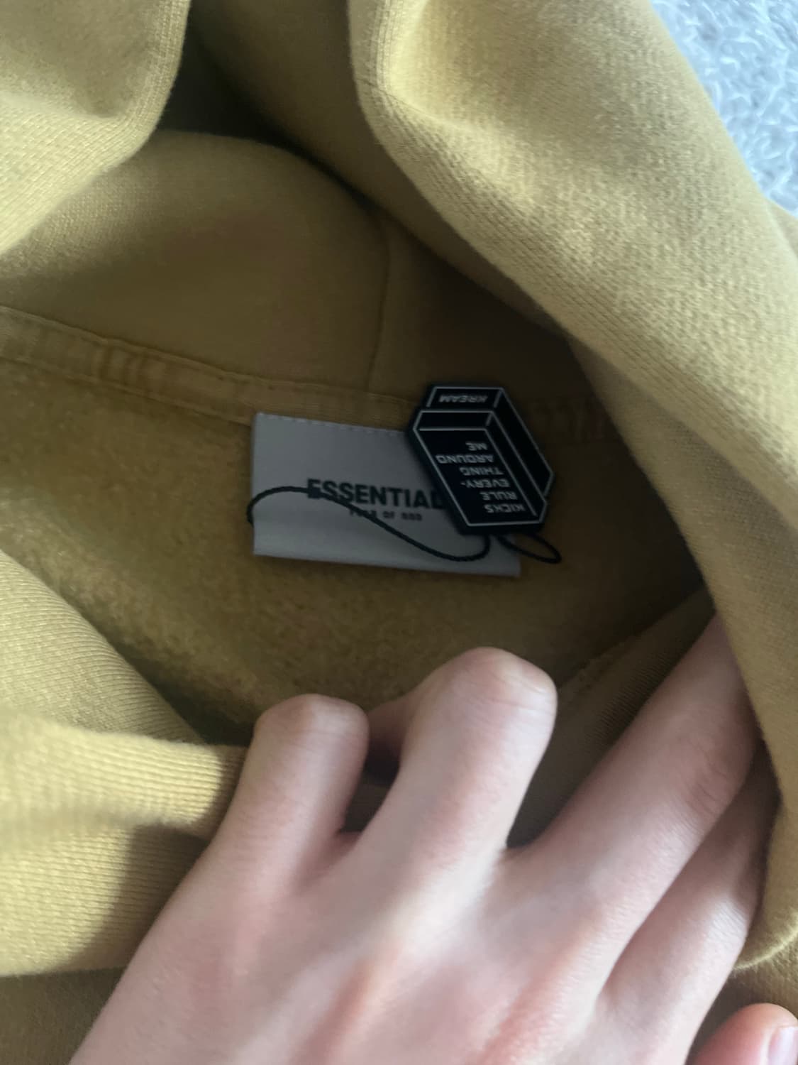 새상품)피오갓 에센셜 후드티 머스타드 M 상품이미지5