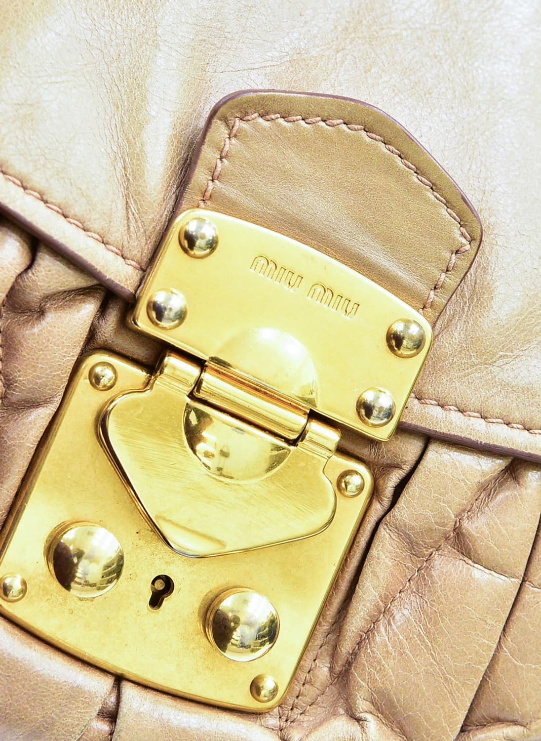미우미우 나파 마테라세 럭스 금장 호보 투웨이백(정품) 상품이미지6