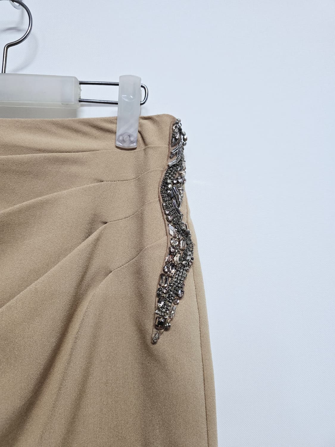 모조에스핀 베이지 스커트 큐빅 포인트 상품이미지2