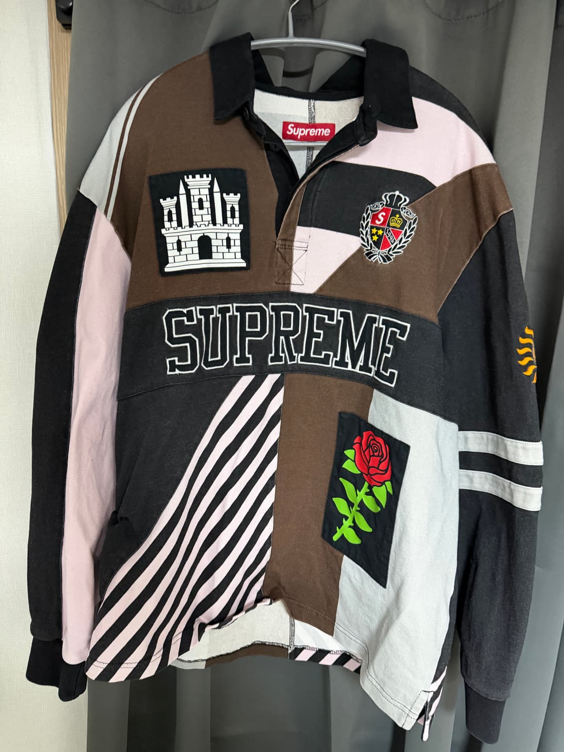 슈프림 로즈 럭비 블랙  FW23 중고 판매해용 상품이미지3