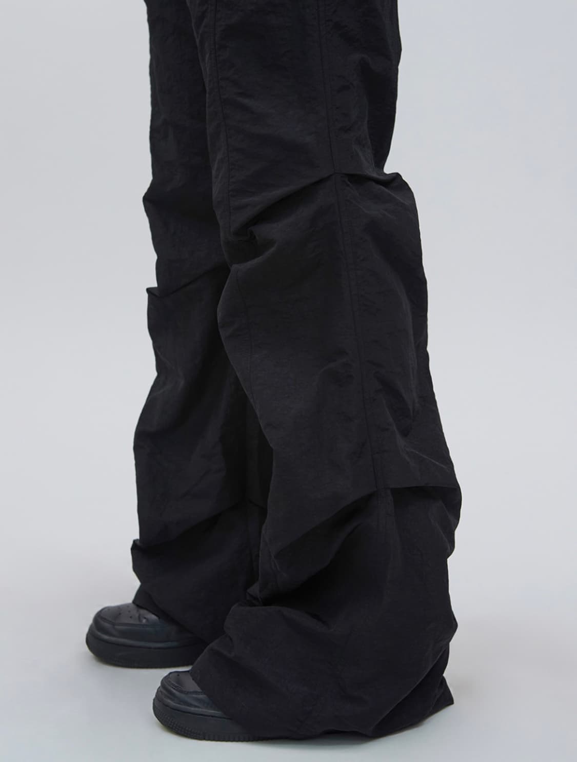 뚜오미오 TUCKED BOOTSCUT PANTS [BLACK] 부츠컷팬츠 상품이미지2