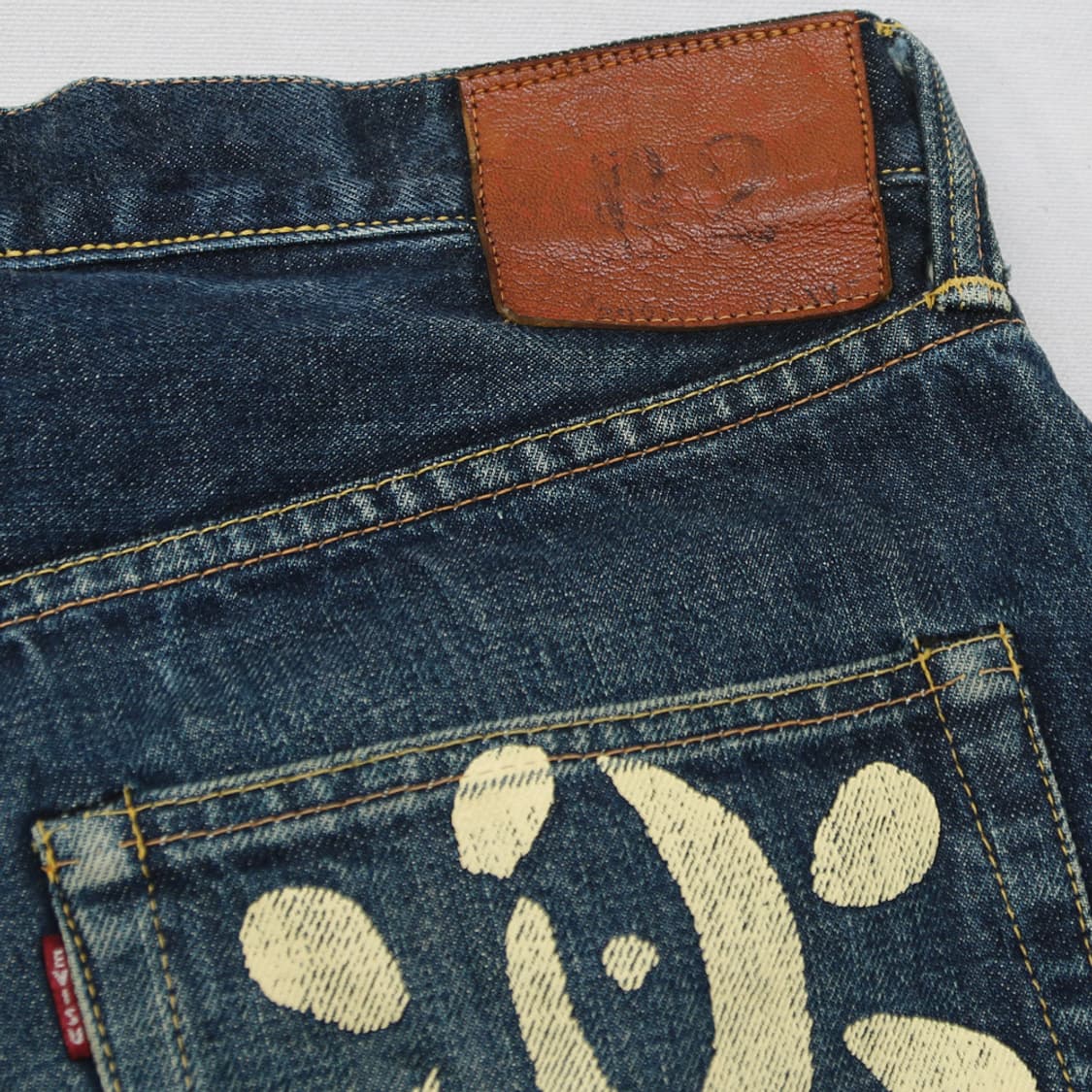 (착용컷) EVISU 셀비지 데님 반바지 (남성용 32) 상품이미지9