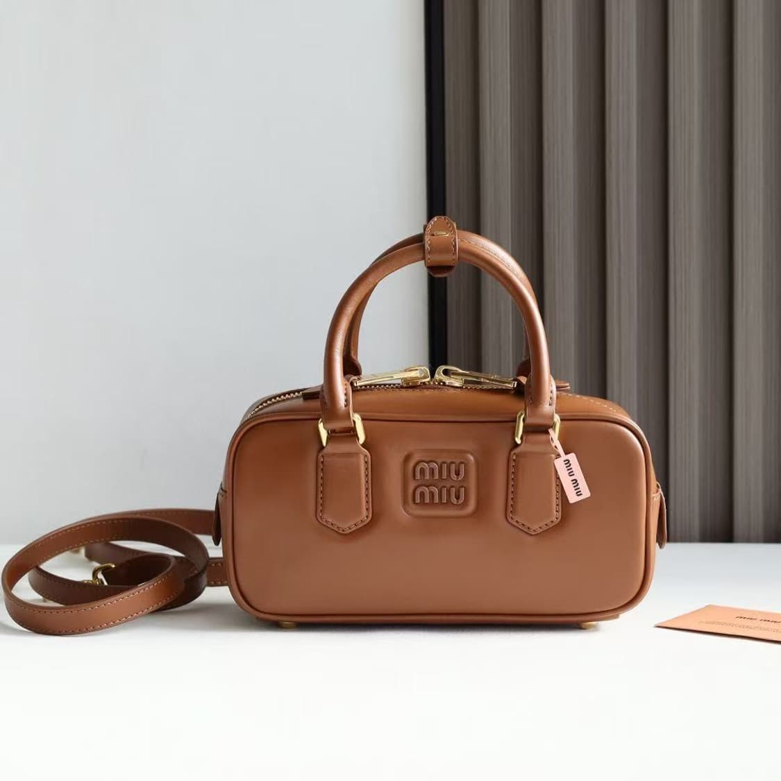 미우 미우 아르카디 레더 미니 백 꼬냑 상품이미지1