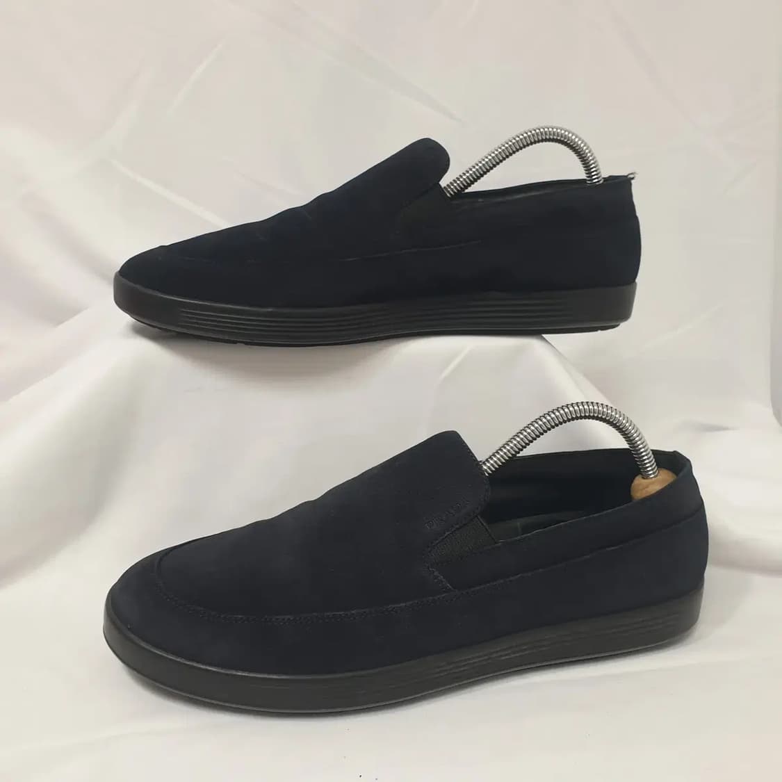 8/270 프라다 스웨이드 슬립온 상품이미지2