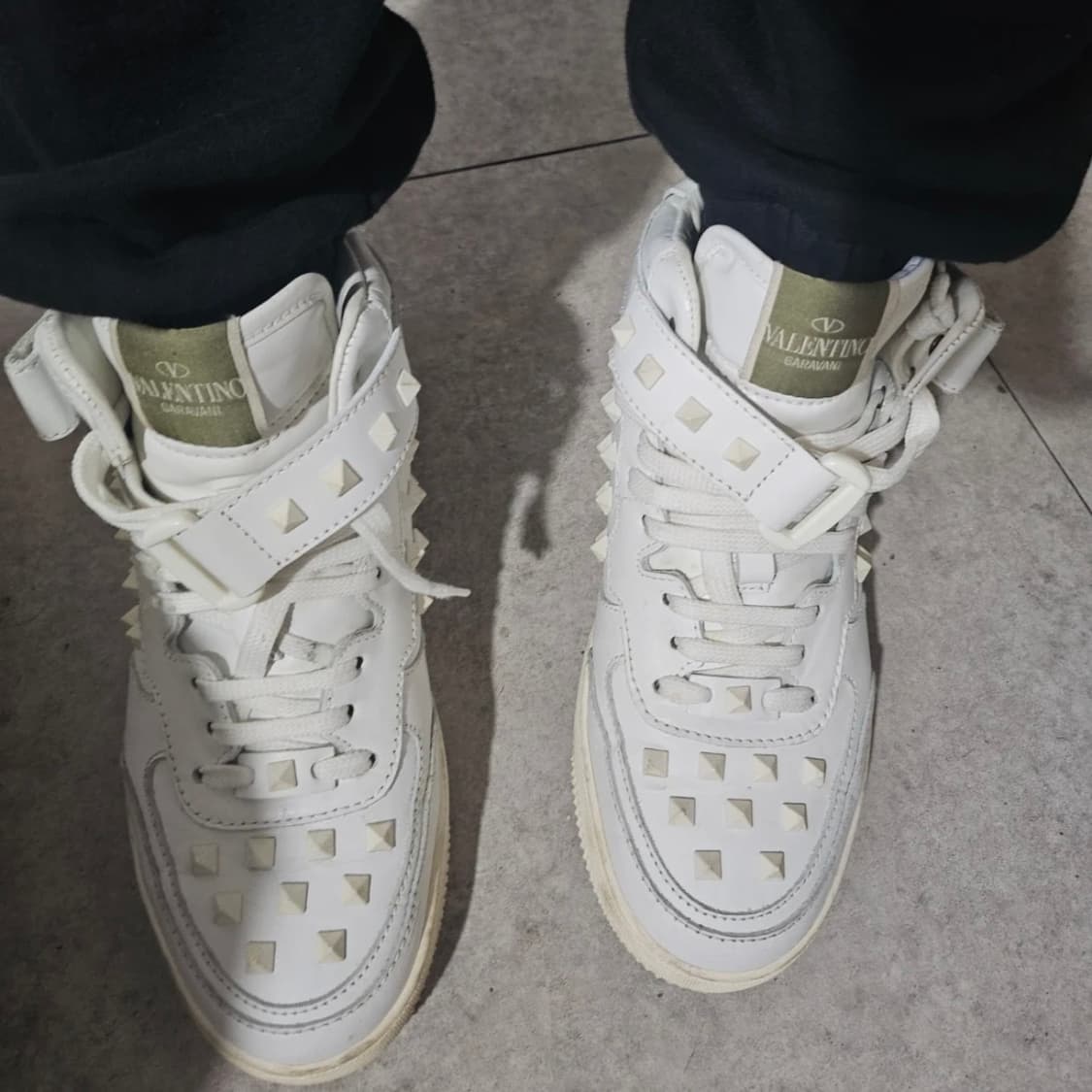 발렌티노 스터드 하이탑 스니커즈 245 상품이미지2