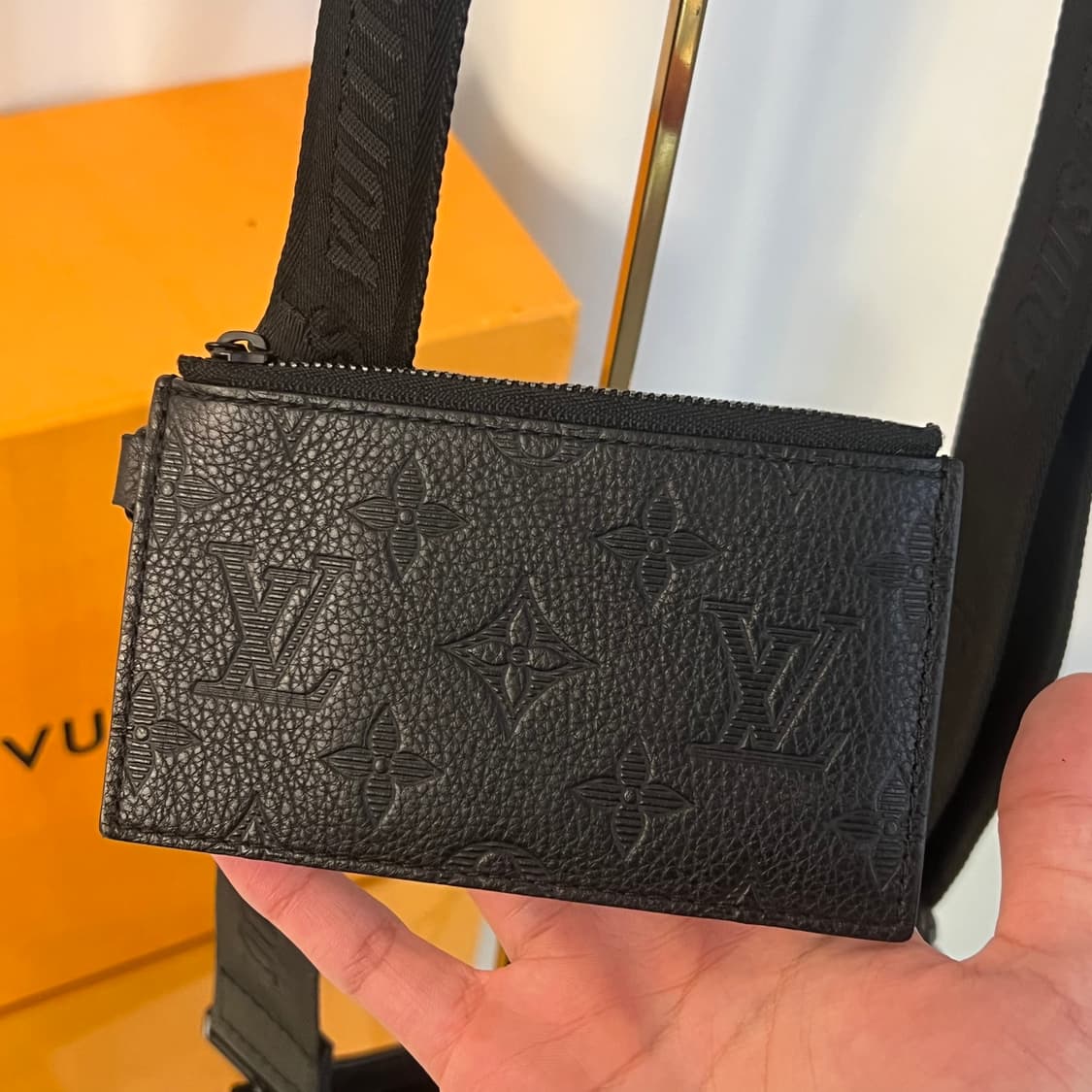 루이비통 쉐도우 가스통 크로스백 상품이미지7