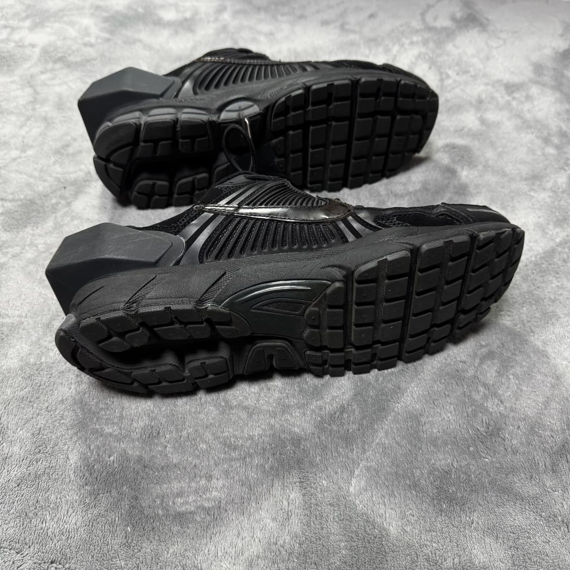 나이키 x A-COLD-WALL* 줌 보메로 5 블랙 상품이미지5