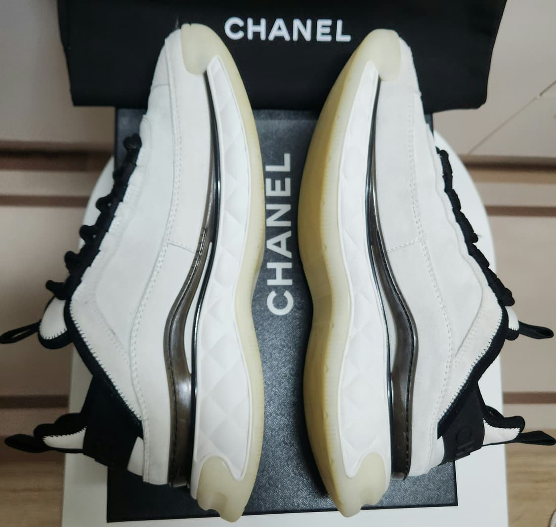 [정품) 샤넬 스니커즈 운동화 스웨이드 카프스킨 CC골드로고/화이트 41 상품이미지4