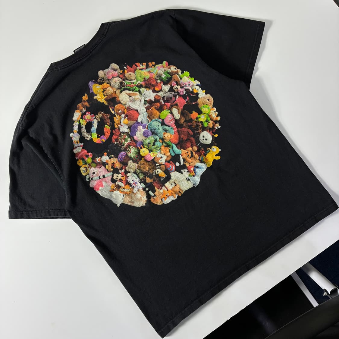 Stussy  스투시 플러쉬 인형 8볼 블랙 반팔 티셔츠  상품이미지2