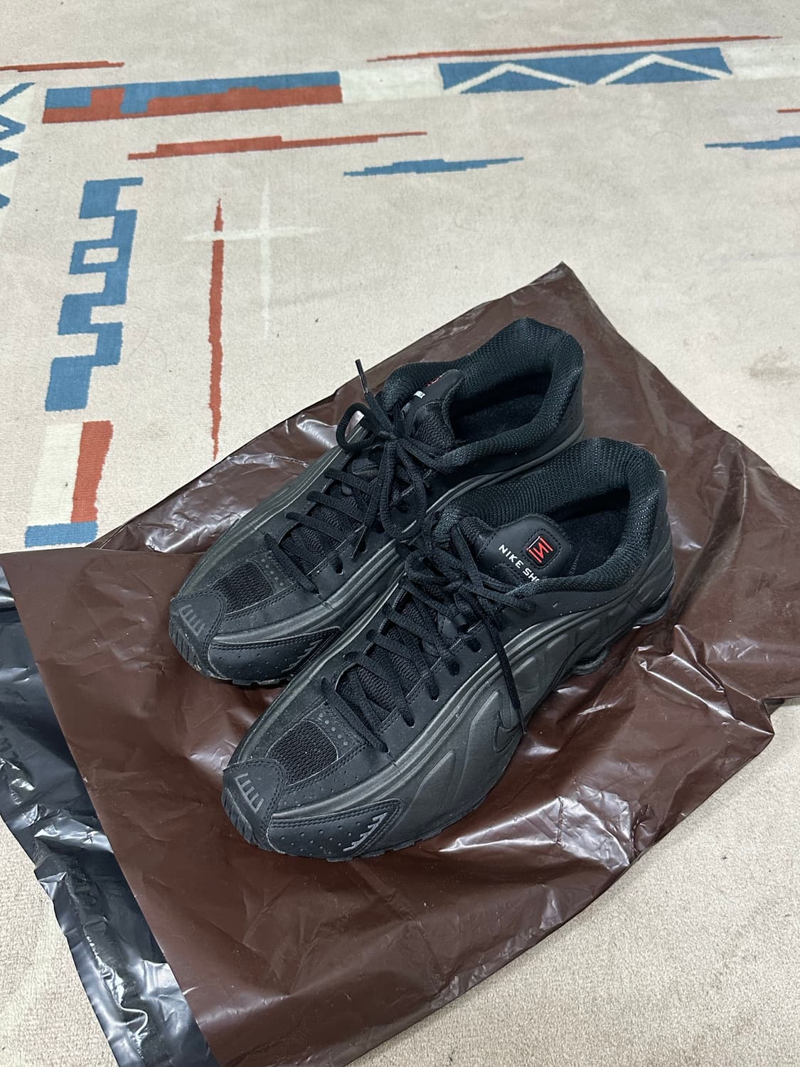 나이키 샥스 R4 W HQ1988-001 상품이미지1