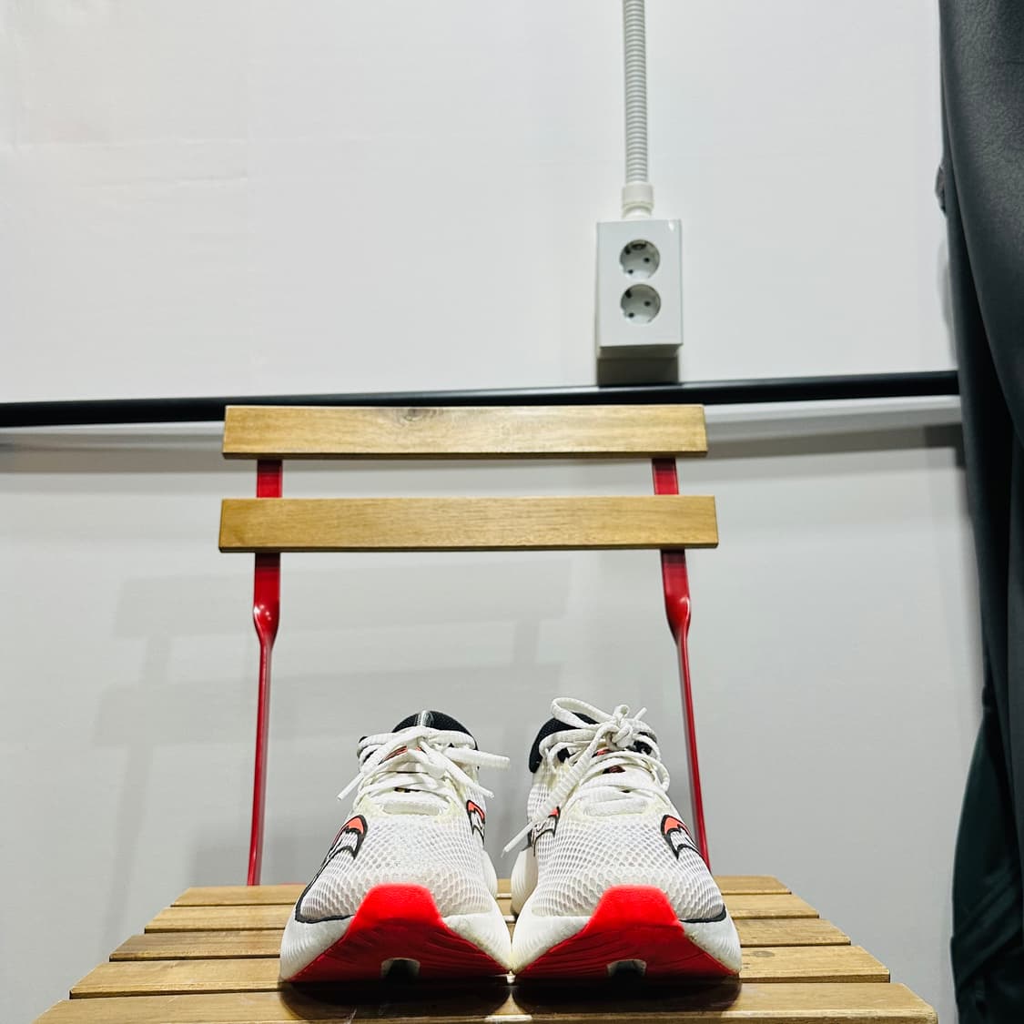 UK6 240) Saucony 운동화 엔돌핀 프로 3 런닝화 화이트/레드 상품이미지2