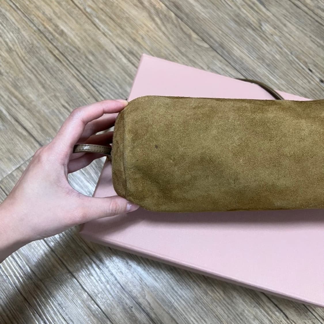 미우미우 스웨이드백 상품이미지4