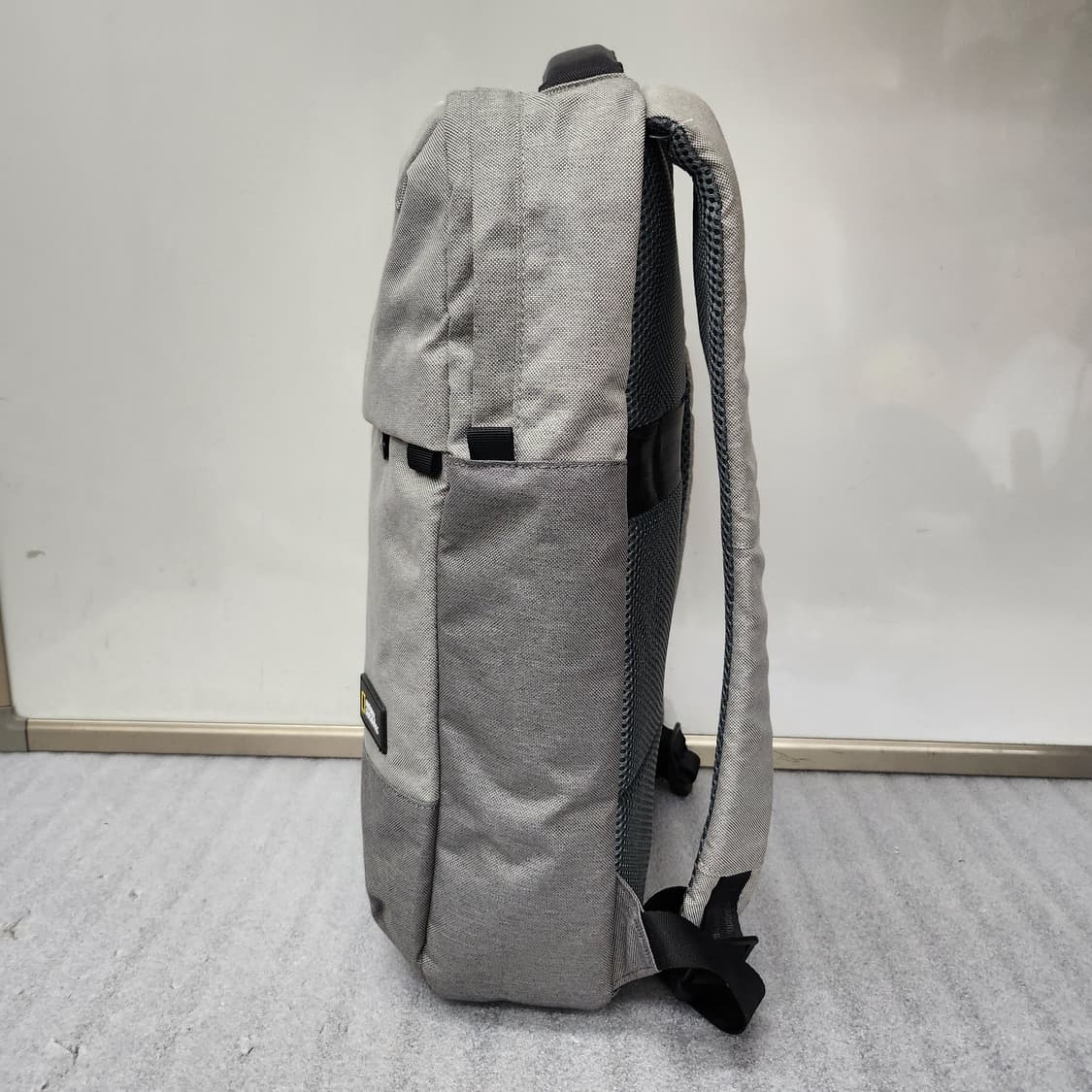 내셔널지오그래픽 백팩 그레이 투톤 컬러 상품이미지3
