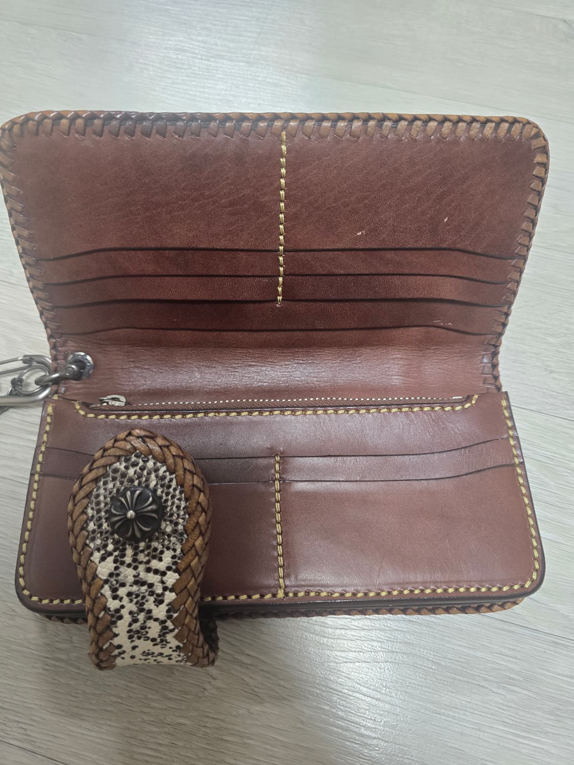 핸드메이드 악어가죽 체인 장지갑 상품이미지3
