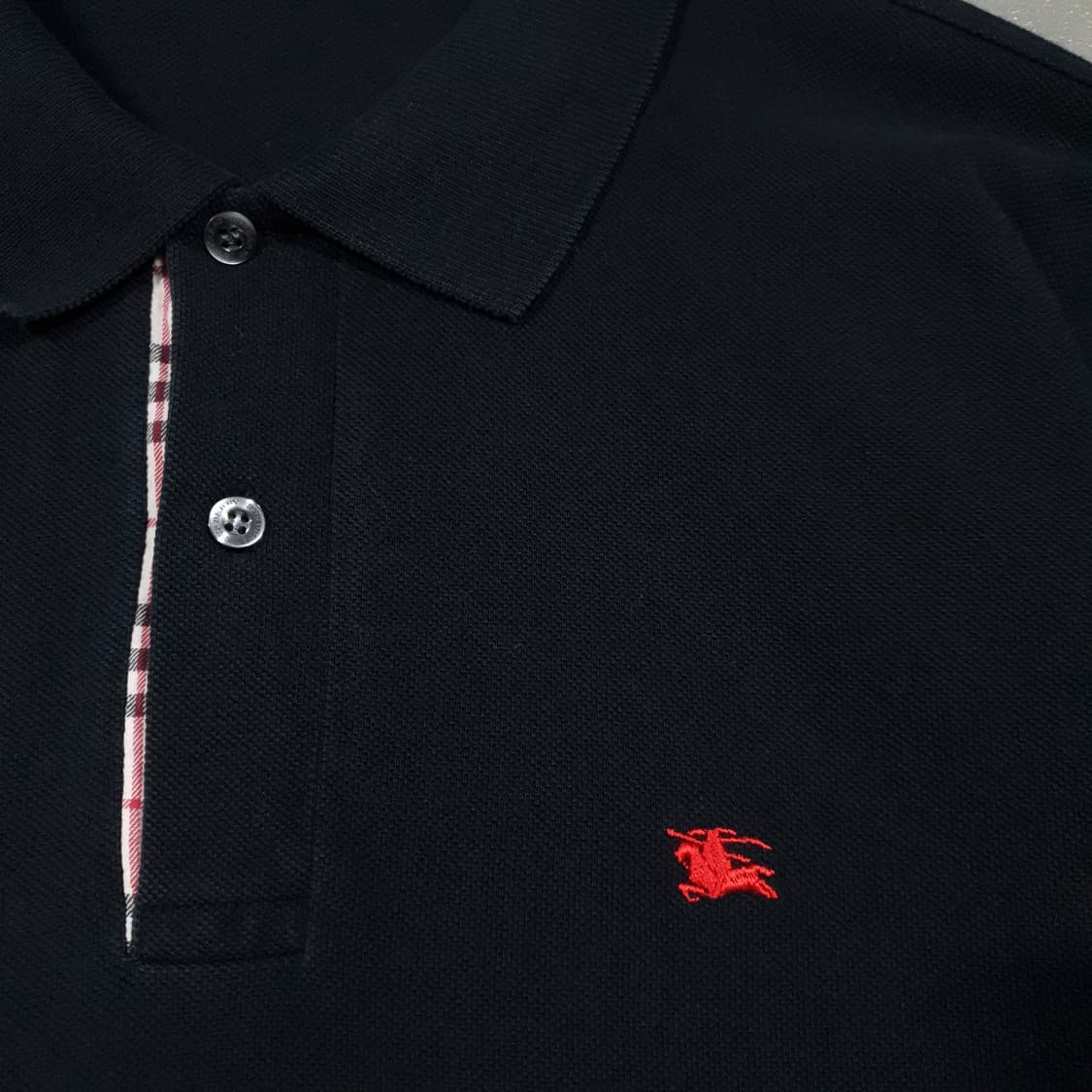 버버리 크레스트 기사 로고 노바체크 반팔 카라티 폴로 피케 셔츠 블랙 상품이미지3