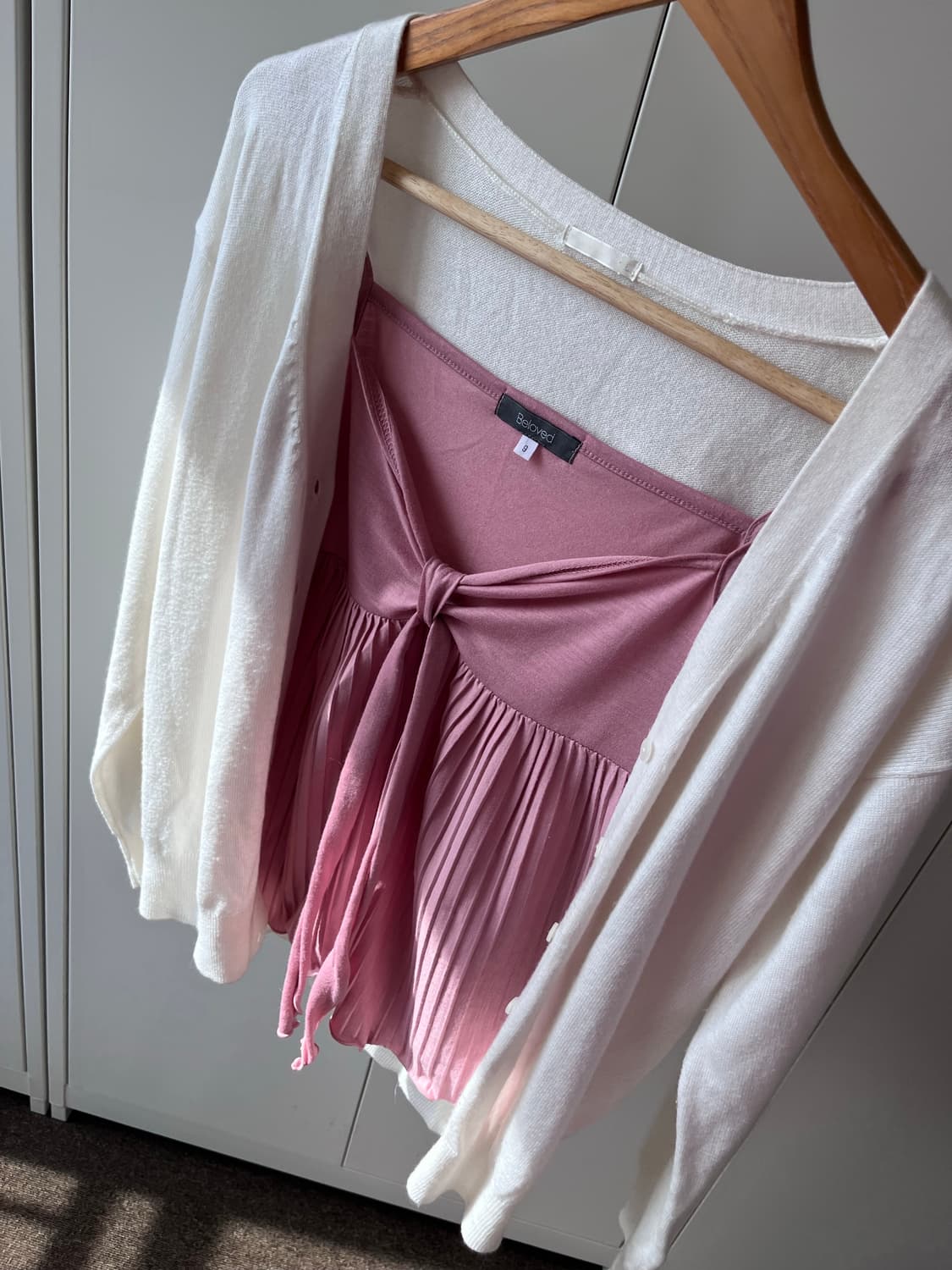 Beloved 리본 꼬임 핑크 플리츠 슬리브리스 상품이미지8