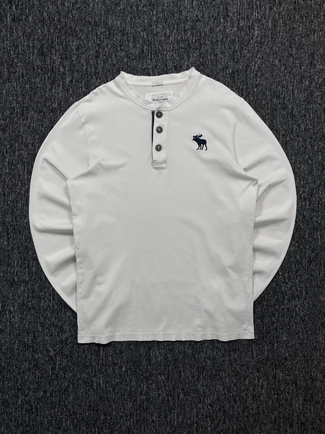 아베크롬비 하프버튼 헨리넥 화이트 롱슬리브 상품이미지3