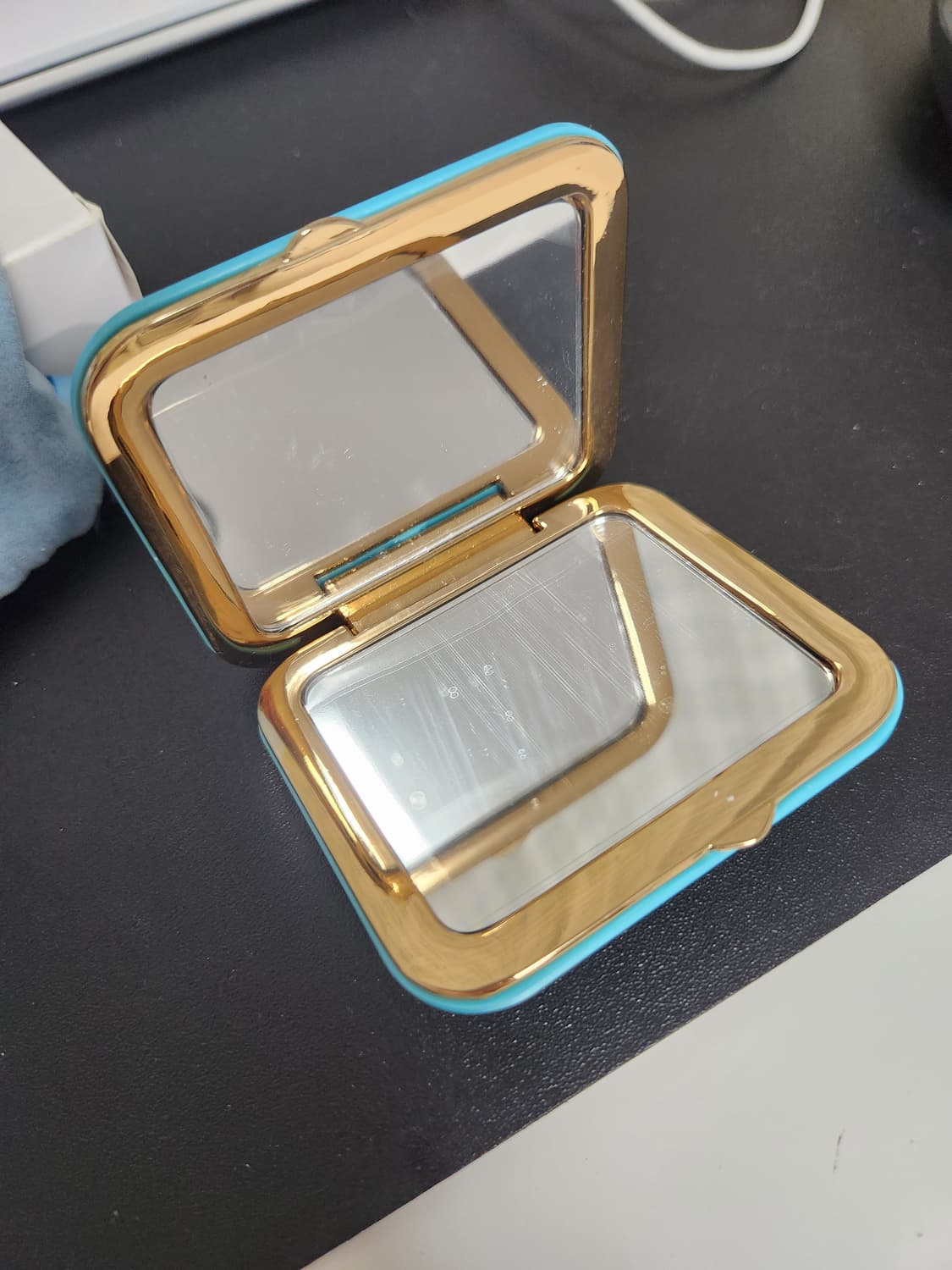 미우미우 뷰티 거울 상품이미지2