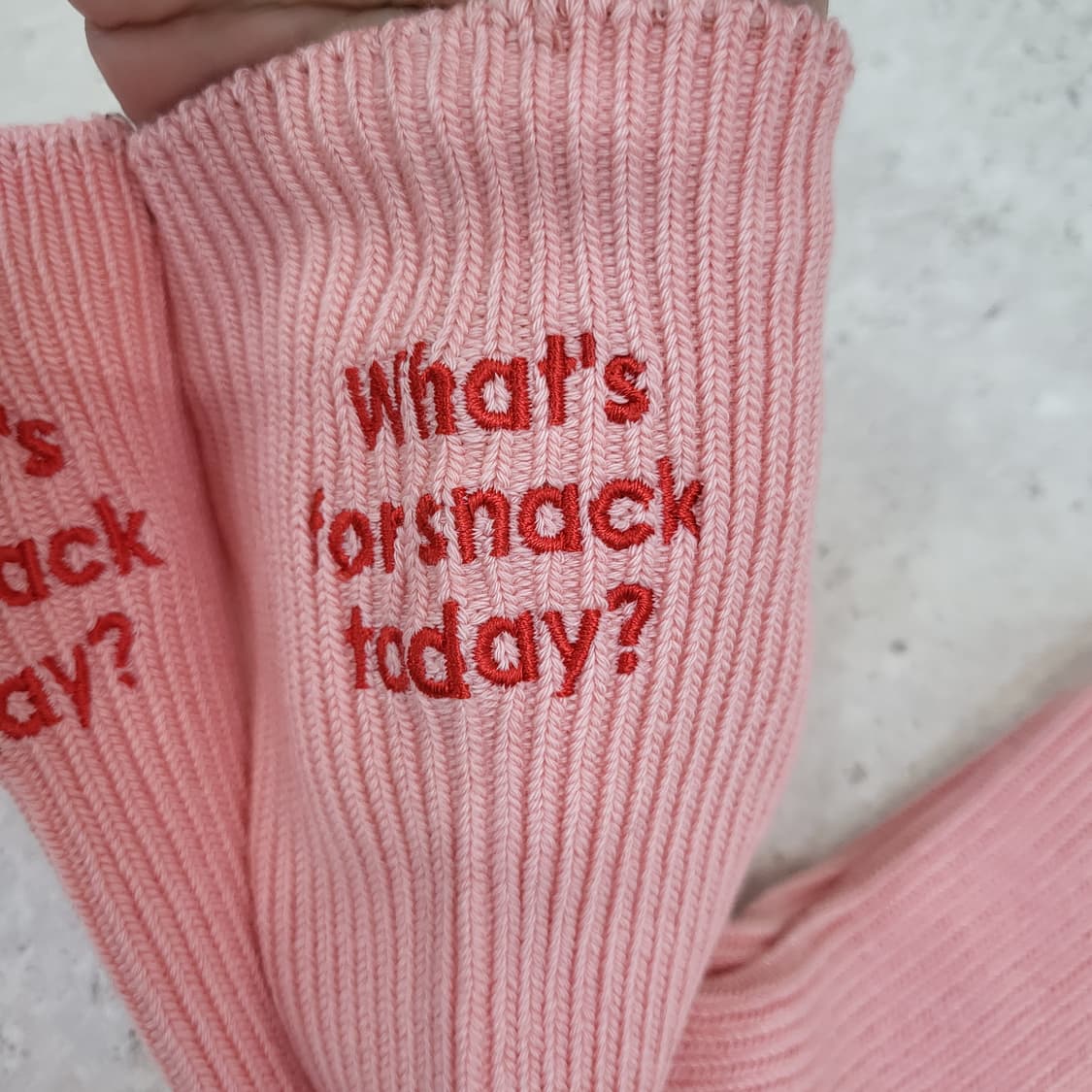 Y2K 베이비핑크 레터링 자수 삭스 상품이미지3