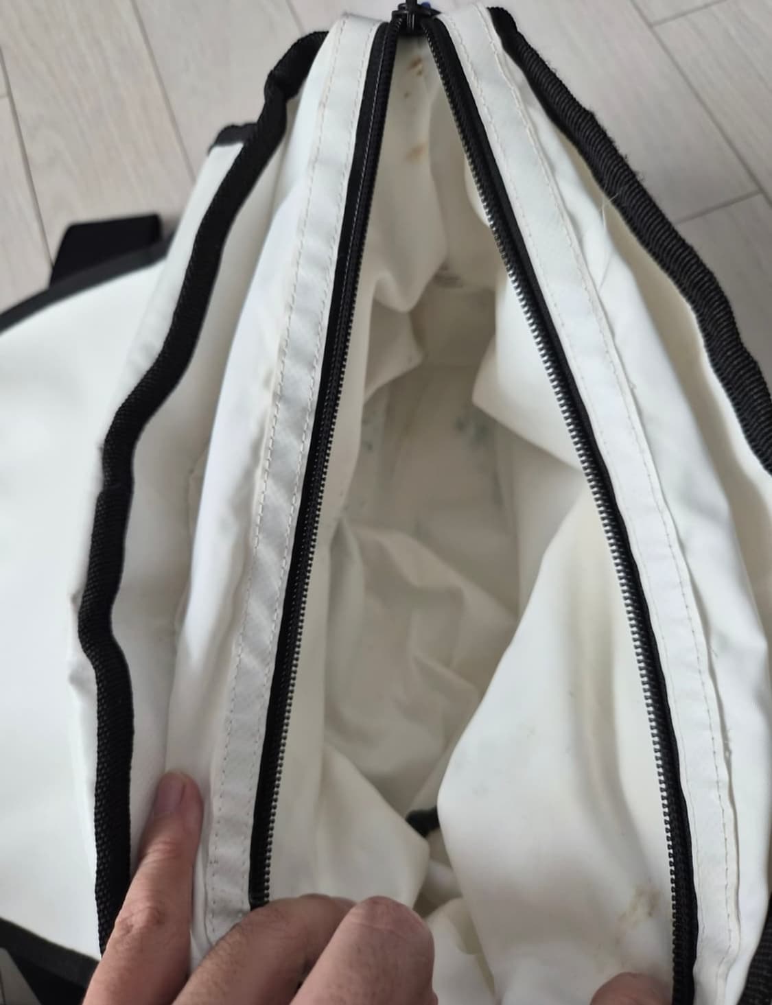 아더에러 트레이스 애드모어 크로스백 화이트 상품이미지7