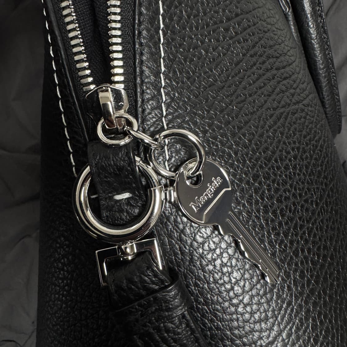 메종 마르지엘라 5AC 클래식 블랙 라지 토트백 상품이미지6