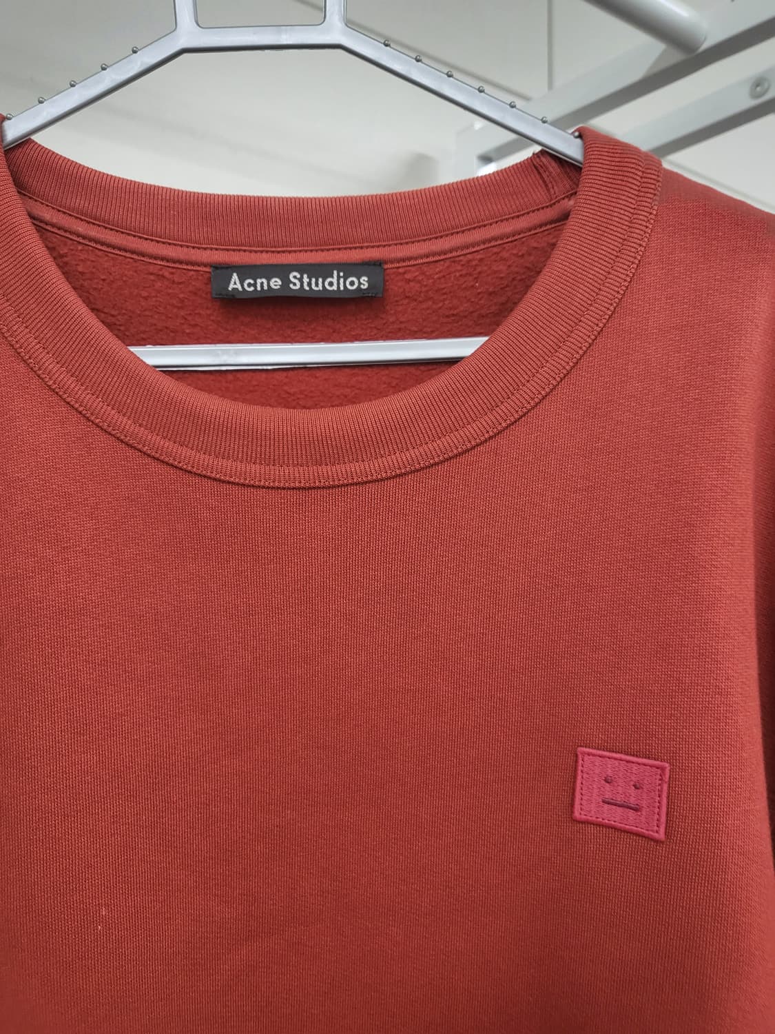 아크네스튜디오 페어뷰 페이스 맨투맨 상품이미지2