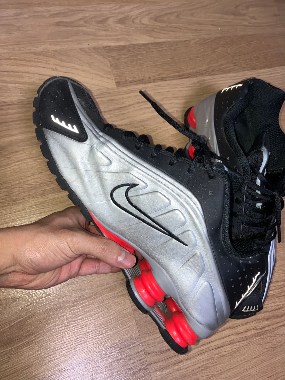 나이키 샥스 R4 메탈릭 실버레드 270 상품이미지3