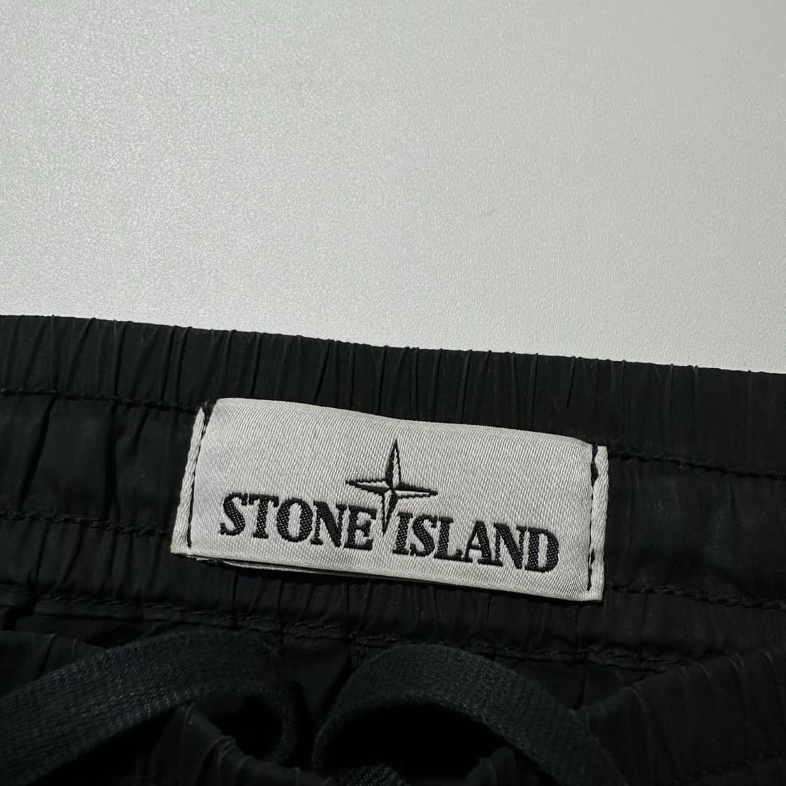 스톤아일랜드 로고 와펜 카고 조거 팬츠 상품이미지4
