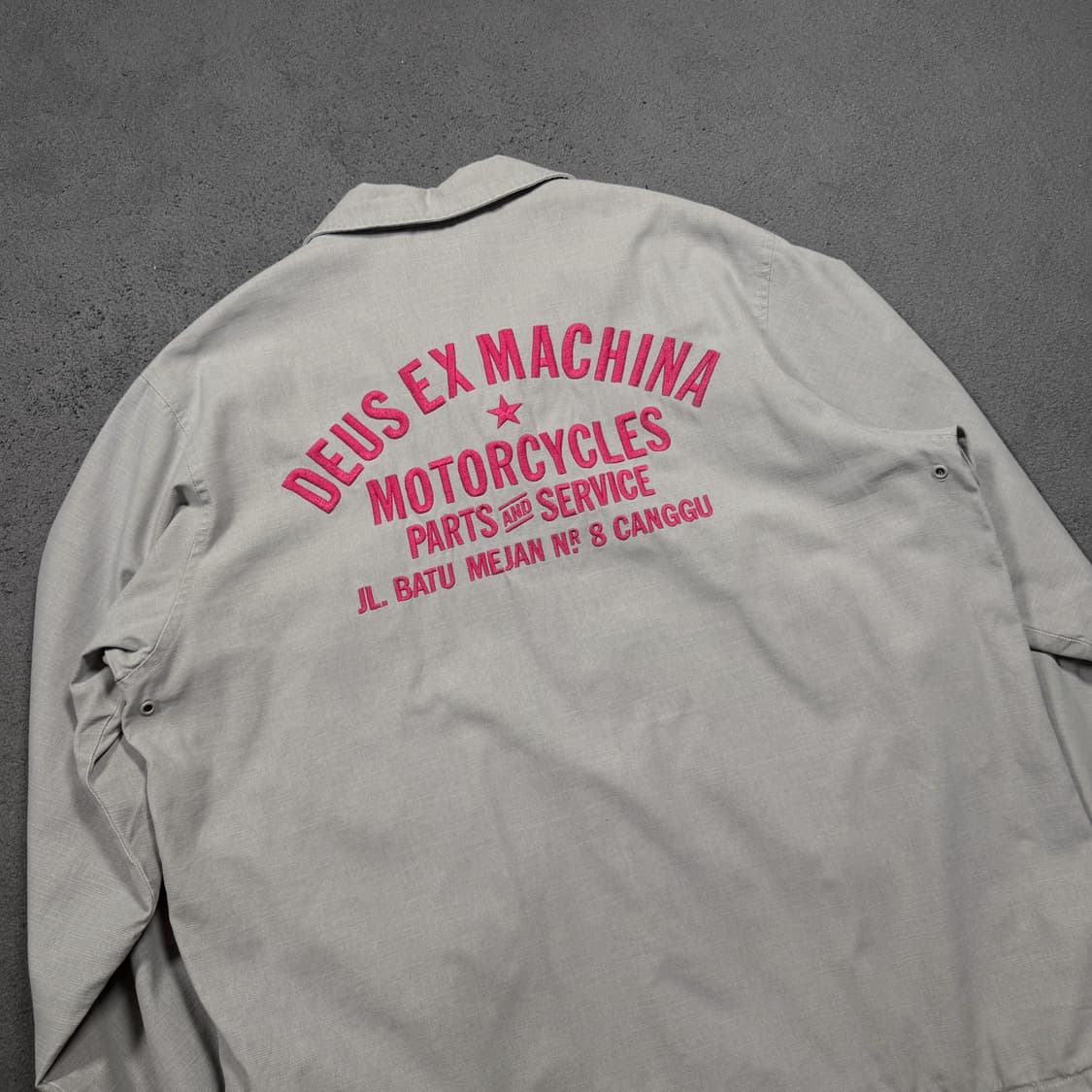 데우스 엑스 마키나 빅로고 코치자켓 상품이미지1