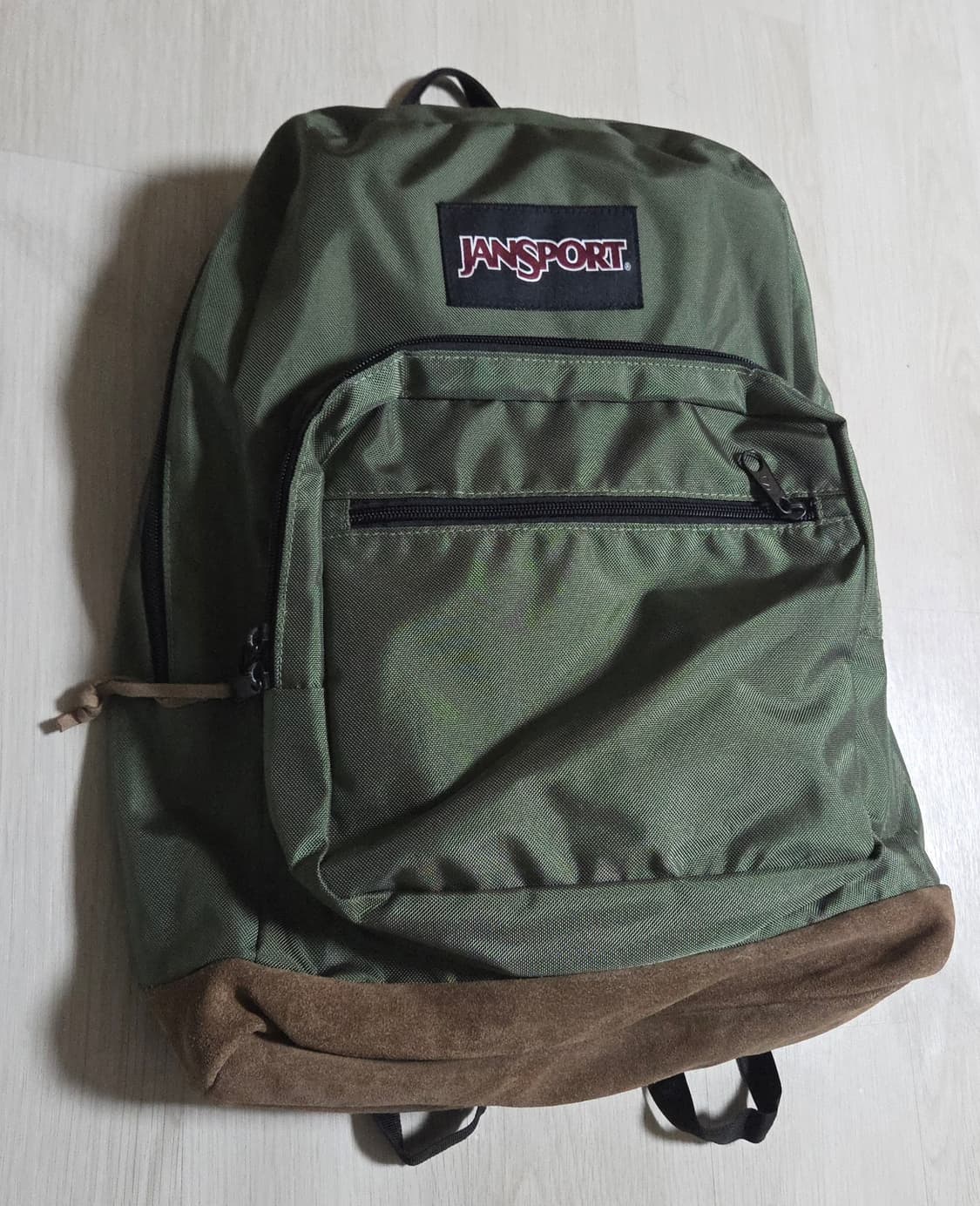 (착샷) 잔스포츠 라이트백 백팩 스웨이드 그린 상품이미지2