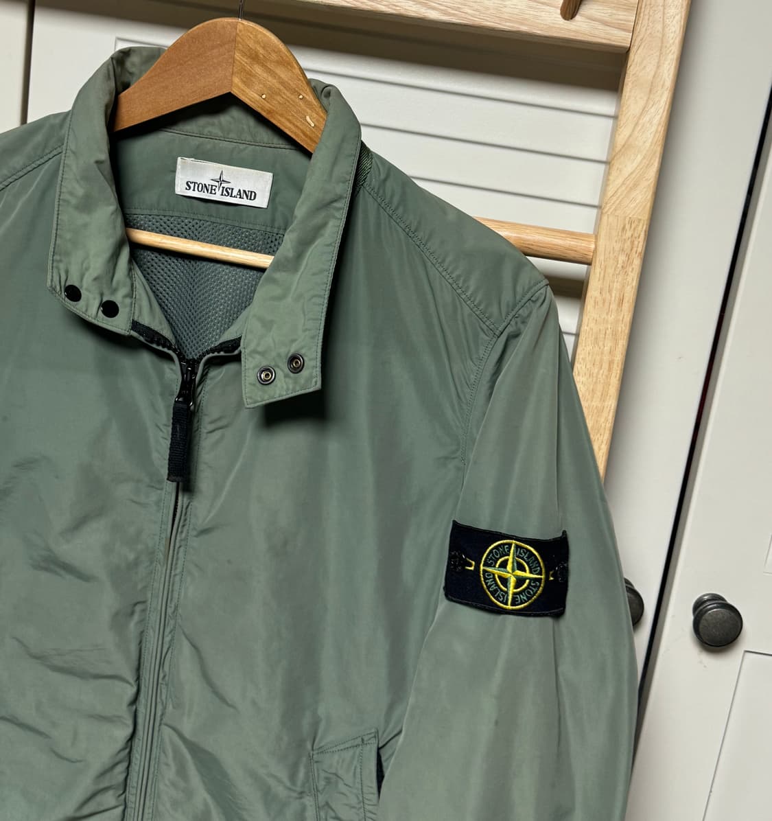 스톤아일랜드 MICRO REPS 카키 바람막이 자켓 상품이미지3