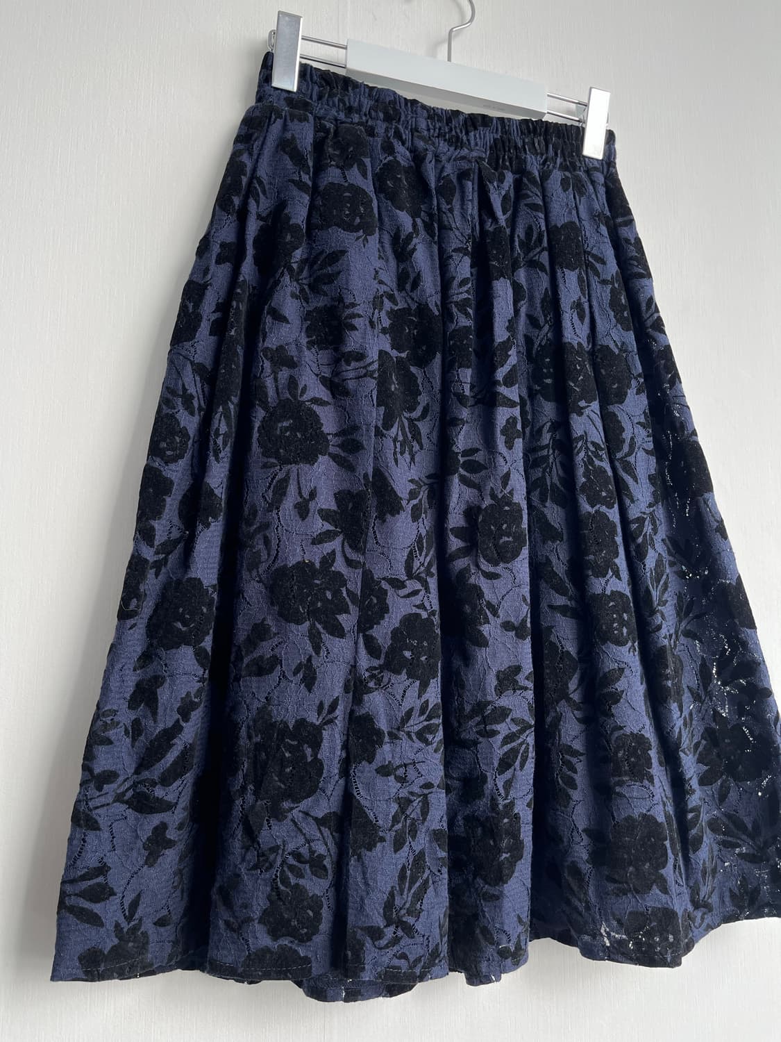 블랙 벨벳 플라워 스커트 상품이미지2