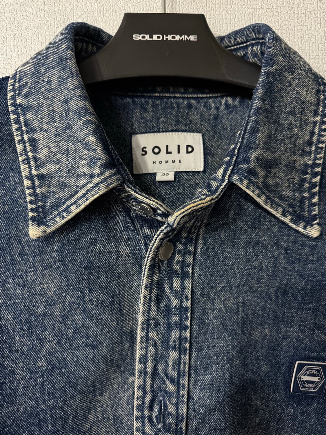 [50] 솔리드옴므 백로고 워싱 데님셔츠 자켓 블루 상품이미지4