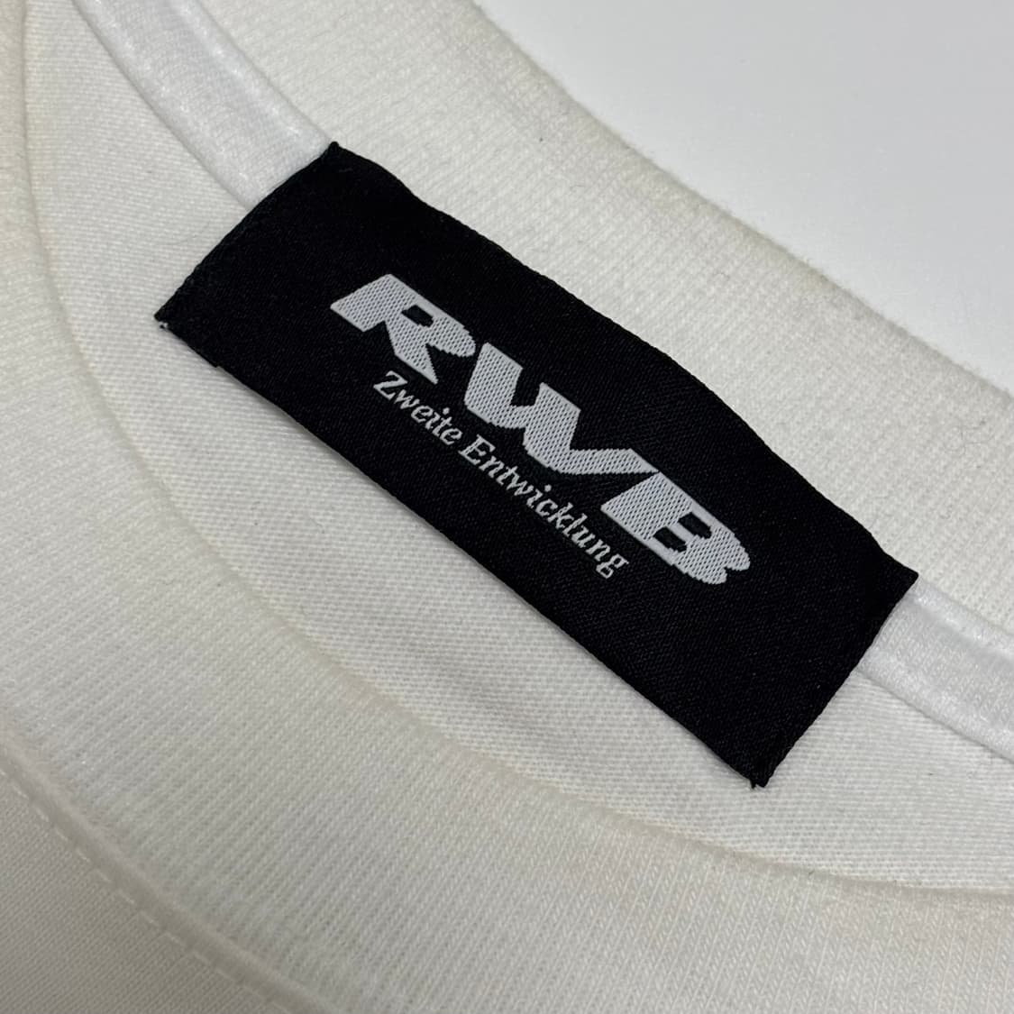 RWB 'Zweite Entwicklung' 로고 티셔츠 상품이미지3