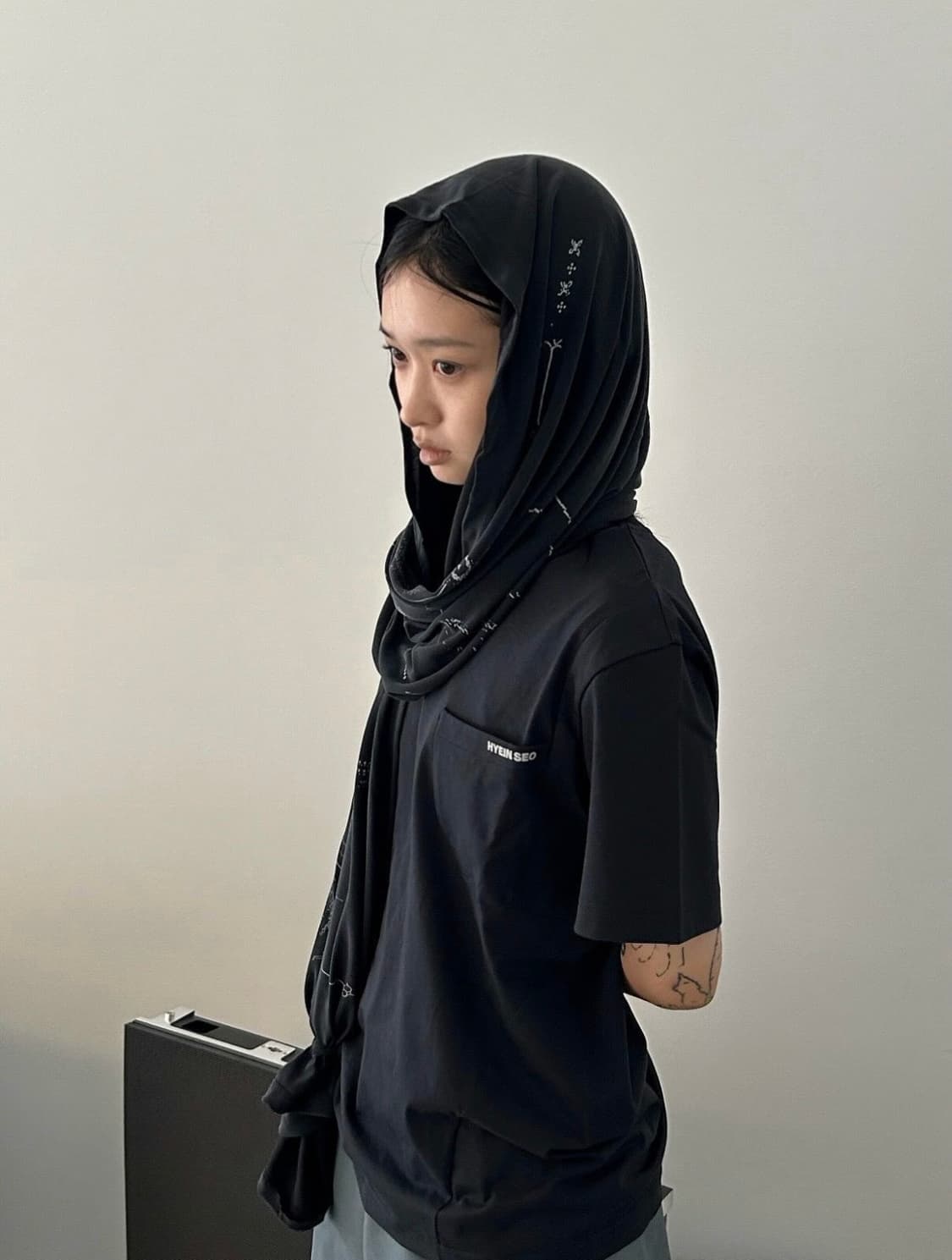 hyeinseo tshirts / scarf ❌ 상품이미지1