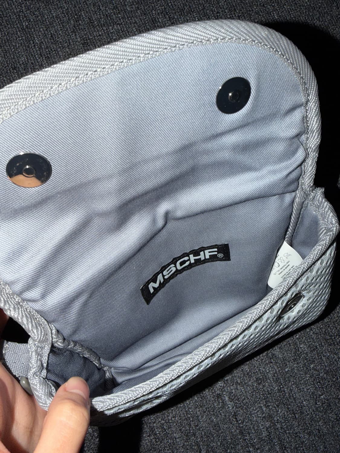 미스치프 쿠션 미니 크로스백 라이트 그레이 상품이미지6