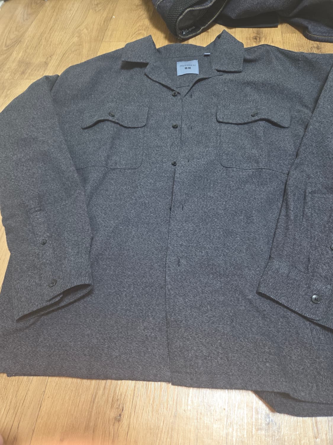 유니클로 jw앤더슨 브러시드 코튼 오픈 칼라 셔츠 상품이미지2