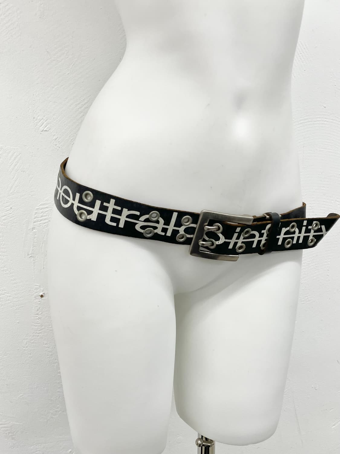 리얼레더 레터링 펀칭 버클 벨트 상품이미지3