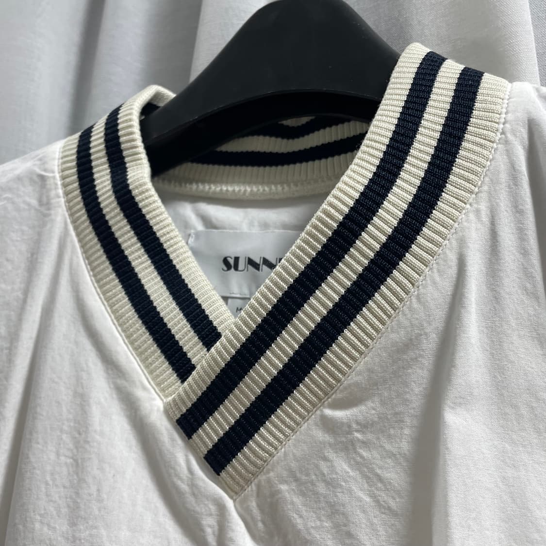 써네이/ 브이넥 립 풀오버 셔츠/ S  스웻셔츠와 셔츠를 합쳐놓은 듯한  상품이미지3